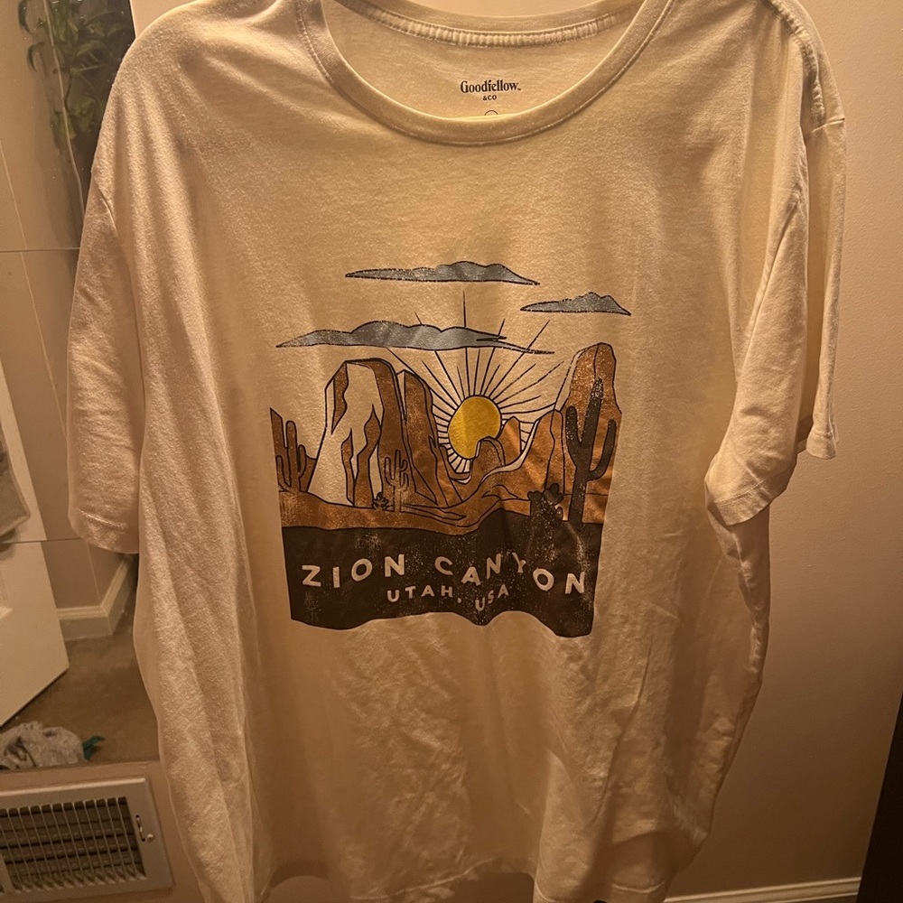 Good fellow and Co. graphic tee